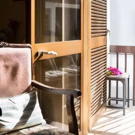 - Garden - Free Parking & Ac Apartment