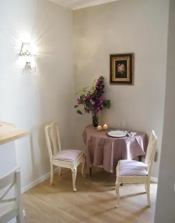 - Garden - Free Parking & Ac Apartment *